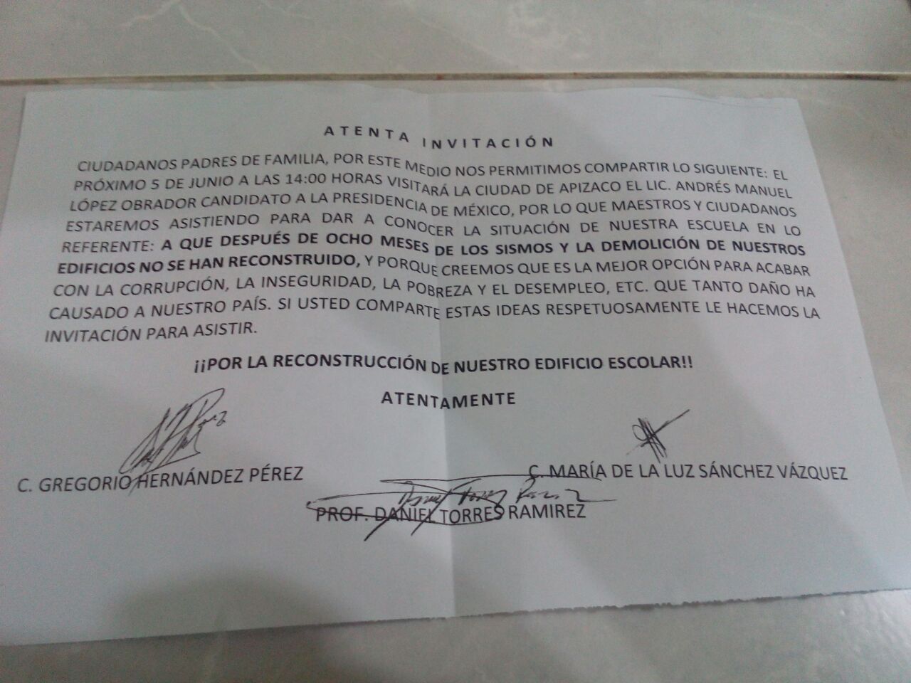 Obliga director de secundaria a alumnos y padres a  asistir a mitin de AMLO